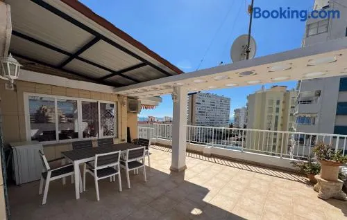 Ático con terraza y vistas al mar - Image 1