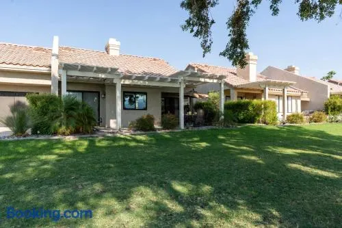 Palm Desert Resort Condo Golf & Pond Views - Image 1