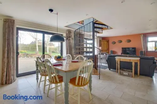 2 Bed in Woodbridge oc-owls - Image 1