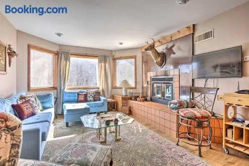 Next to Shawnee Mtn Ski Area: Inviting Condo! - Image 1