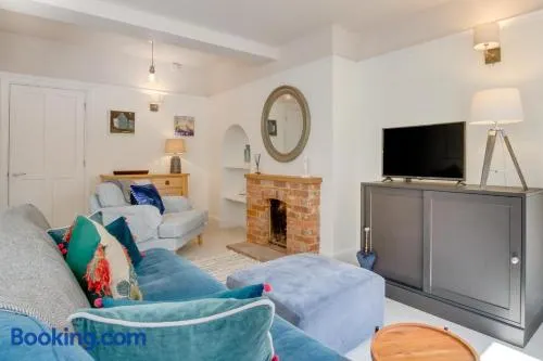 Flat 1 Eversley Cottage - Image 1