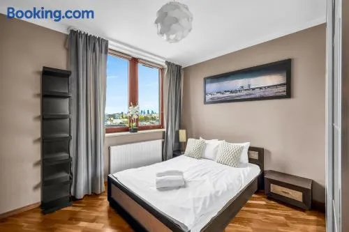 Spacious 3Rooms Apt with Balcony Parking - Image 1