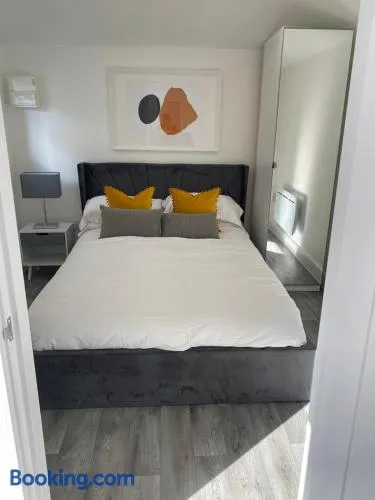 Carriage Lodge - Stunning Apartment with parking - Image 1