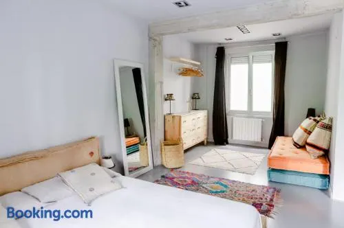 Espacio habitación triple y completamente equipado - Image 1