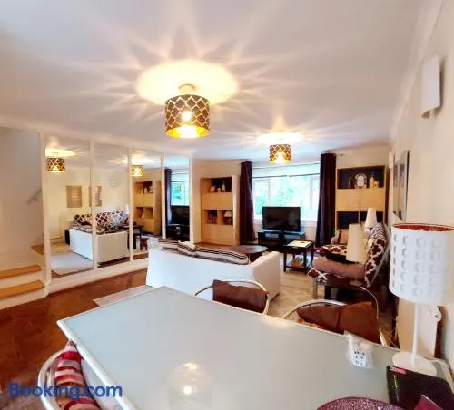 Oriental, 2 Double Bedroom Flat, Royal Greenwich, SE London - Image 1