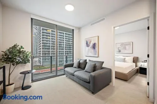 Premium Suite 1 den w Rooftop Pool Prime Location - Image 1
