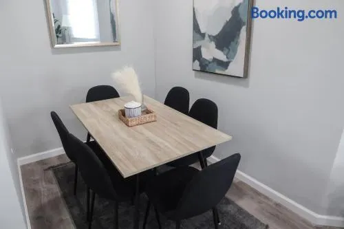 8BR 4BA Home Near NYC -Sleeps 16 - Image 1