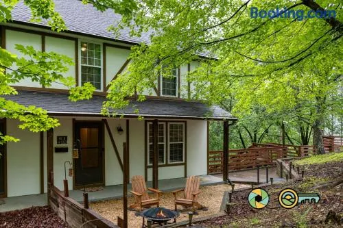 Lakeview 10B: Forest Den - Image 1