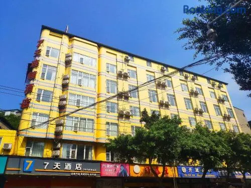 7Days Inn ChengDu RenShou Shuyuan Road Haochi Street - Image 1