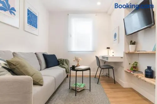 Moderno y Acogedor Apartamento en Atocha 4 PAX A/C - Image 1