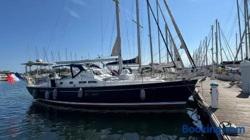 Voilier à quai - Image 1