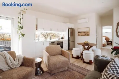 The Bennett Loft, a modern Launceston hideaway - Image 1