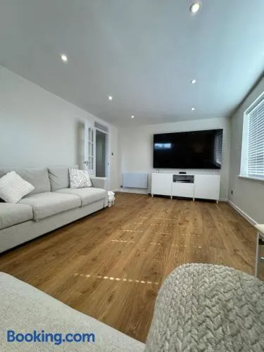 Fantastic family flat in Frinton - Image 1