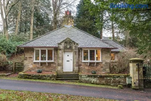 Hideaway country cottage near Edinburgh - Image 1