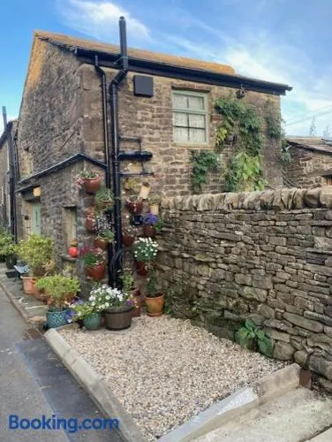 THE OLD CART HOUSE, pet friendly cottage in Garsdale near Sedbergh - Image 1