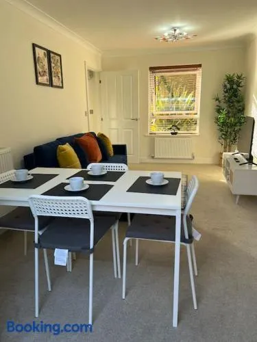 Great Ambience 3-Bedroom for Groups & Contractors - Image 1