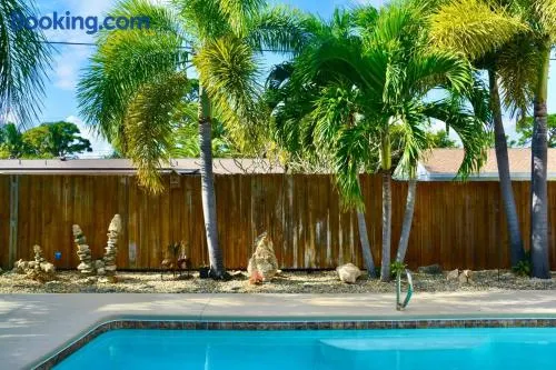 Tropical Island Escape Near Disney, Beach, Cruise - Image 1