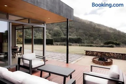 Woodbridge Hill Country Escape - Image 1