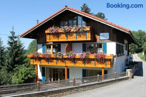 Kinderfreundliche Ferienwohnung mit Terrasse, Garten und Pool | Bergblick - Image 1
