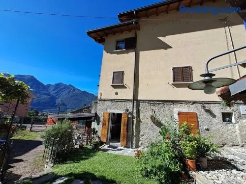 Casa Rosa nel borgo di Linzanico - Image 1