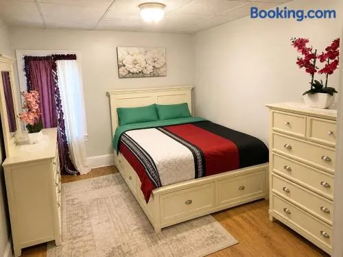 Luxurious room in Fall River Stay - Image 1