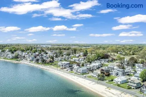 Beachside in Branford - Image 1
