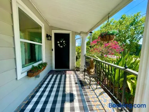 Cozy sanctuary minutes from the bay and beaches - Image 1