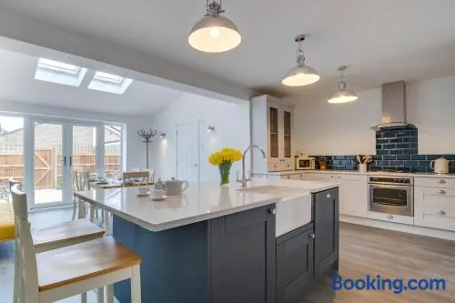 3 Bed in Woodbridge oc-30mor - Image 1