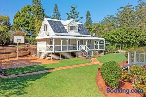 Mountain Escape Cozy 3-Bedroom Retreat with Outdoor Entertaining - Image 1