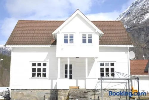 Comfortable house in quiet area - Image 1