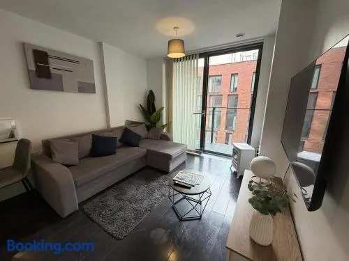 Northern Quarter 2-bed, Sleeps 6 with Balcony - Image 1