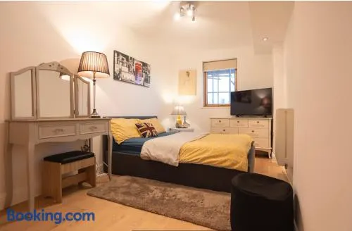 COSY RIVERVIEW-LONDON EXCEL CENTRE-O2 ARENA - Image 1