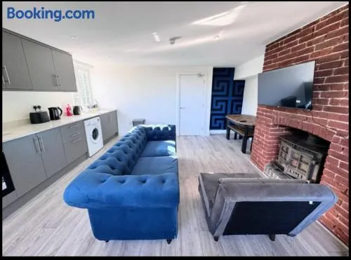 Canterbury Castle Lodge - 8 Bedroom Retreat - Image 1