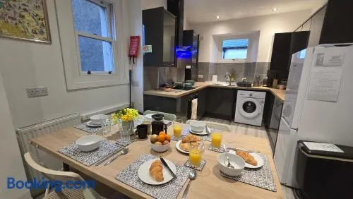 Derwent Apartment - Three Bedrooms - Sleeps 6 - Image 1