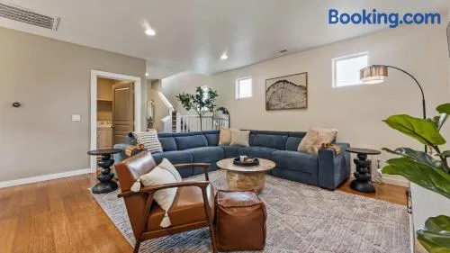 Spacious home centrally located by Science Center - Image 1