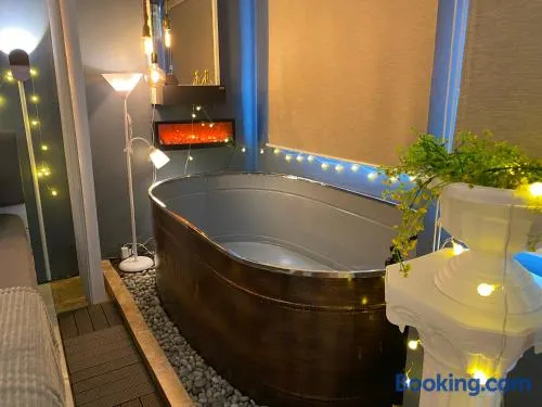 EL MEIR PRIME CABIN w/ Bathtub near EK - Image 1