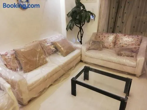 Manial CAIRO شقه فرش مودرن 145متر علي شارع المنيل الرئيسي جزيرة المنيل الروضة قريبه جدا من النيل - Image 1