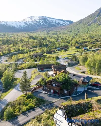 Large Mountain Lodge Stryn - sleeps 16 guests - Image 1