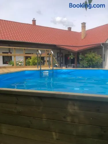 Tornácos Vendégház Kápolnásnyék - Image 1
