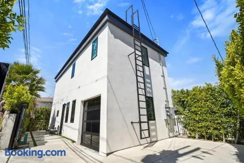 Scandinavian 2BR, 2Bath Townhome, Pet & Kid Friendly, Free Parking, 10min to Venice Beach! - Image 1