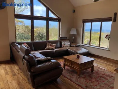 House with sea views close to Beach with WiFi and large kitchen and dining - Image 1