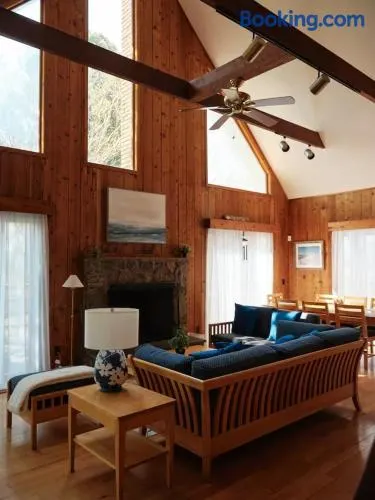 Charming Amagansett Retreat Near Ocean Beaches - Image 1