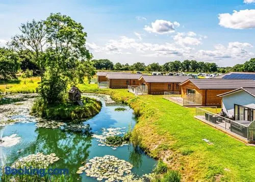 Flaxton Meadows Luxury Lodges - Image 1