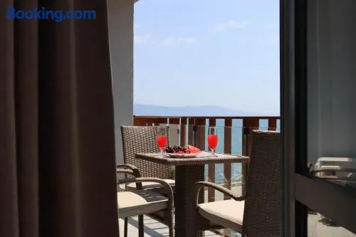 Stylish Paradiso Apartment 206 - Image 1