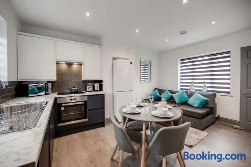Your Perfect Ashford Retreat Pet-Friendly & Business Ready - Image 1