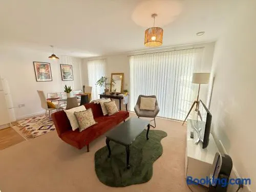 Issara Apartments 49 - Great location & Private Parking - Image 1