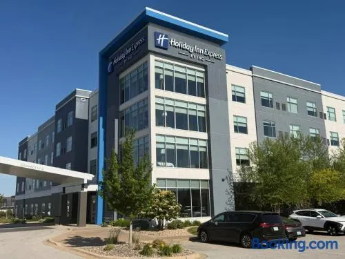 Holiday Inn Express Bettendorf - Davenport NE by IHG - Image 1