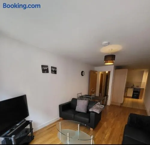 1 room in shared 2 bedroom apartment R1 - Image 1