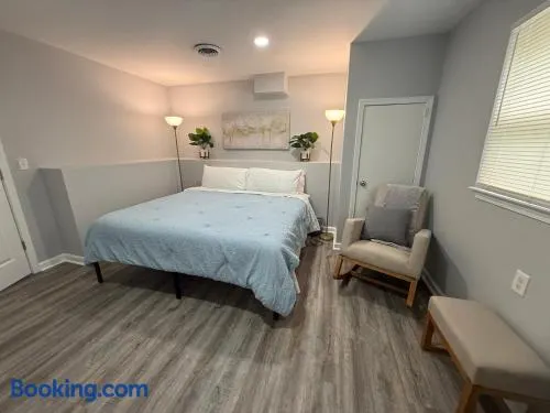 Cozy and Chic Burlington Retreat - Image 1