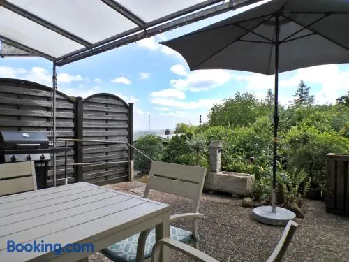 Ferienhaus am Knoten T12 - Terrasse mit Grill und Talblick, Haustier Willkommen Reihenhaus - Image 1